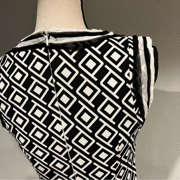Lucy Paris geometric print sleeveless fitted dress - Picture 8 of 15